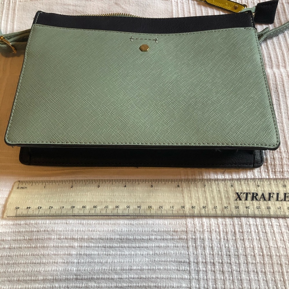 Small Call it Spring handbag with adjustabme strap - Picture 5 of 7